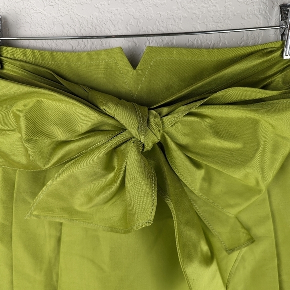 Trina Turk SILK Green Pleated Bow Front A-Line Goblincore Mini Skirt Size S - Picture 4 of 11